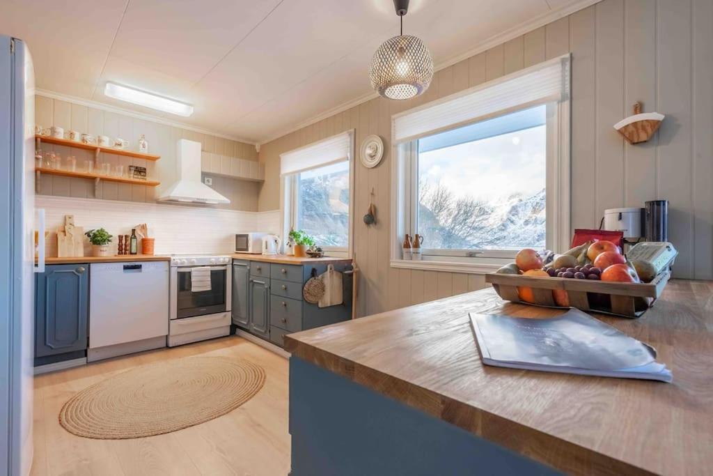 Villa Sundet Lofoten Holiday House à Sund  Extérieur photo