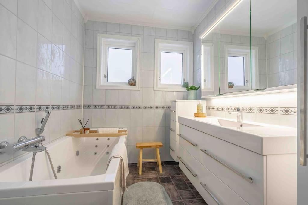 Villa Sundet Lofoten Holiday House à Sund  Extérieur photo
